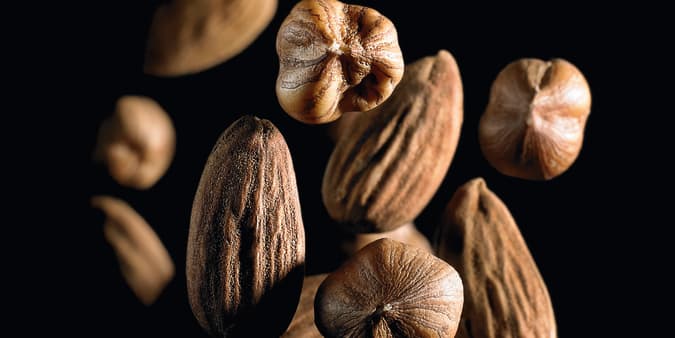 50% CRUNCHY ALMOND HAZELNUT
